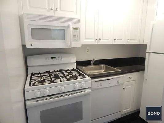 Rented by Bond New York | media 15