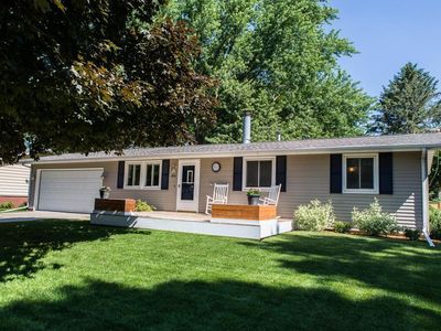 304 Orchard Ln, Clear Lake, IA, 50428