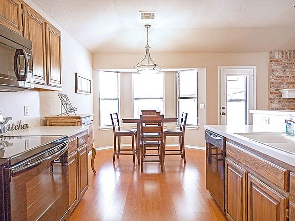 4th image of 1016 E 131st Pl