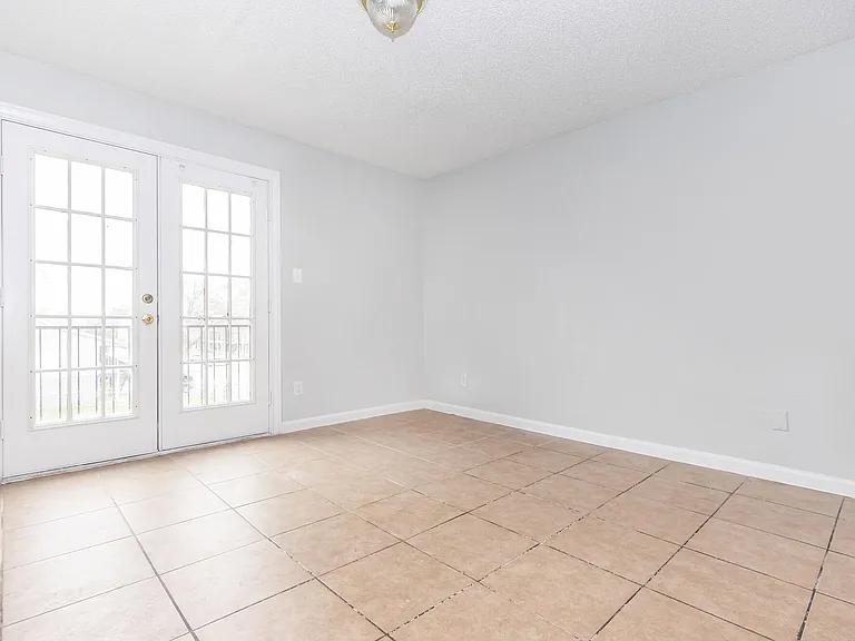 3737 Hillcroft Apartments — Photo 20