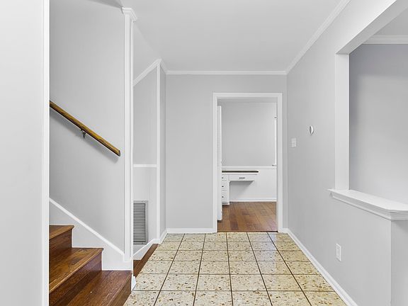 2nd image of 1017 Kings Mountain Dr