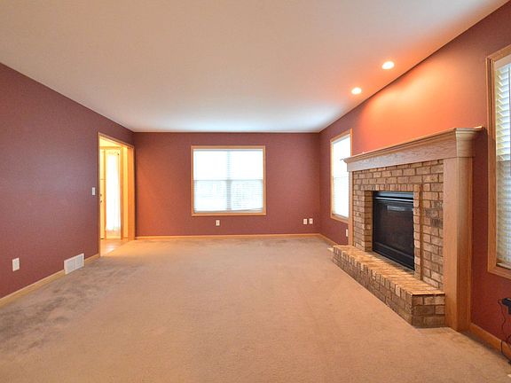 3rd image of 10465 Carrousel Woods Dr