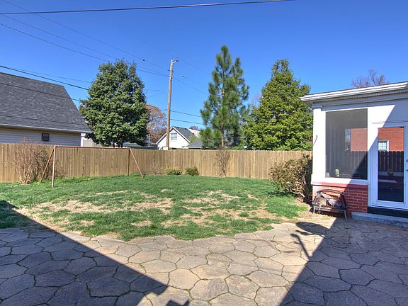 3rd image of 2024 Griffith Pl E