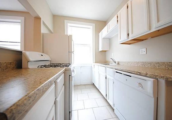 5th image of 4933 Odell St