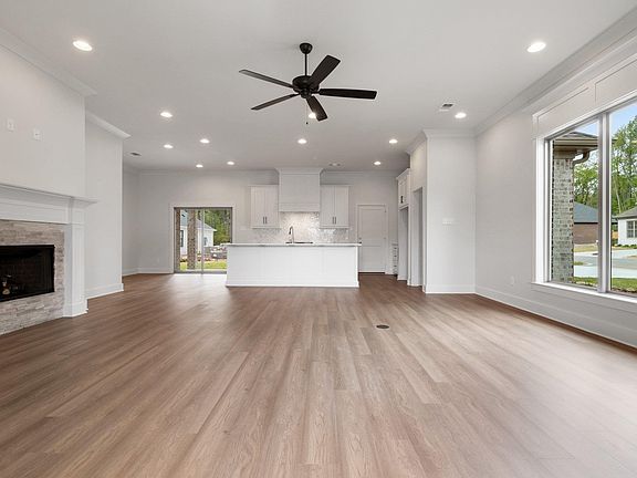 4th image of 119 Woodlands Park Dr