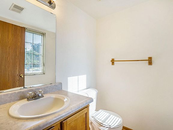 5th image of 534 Lawrence Ave #9