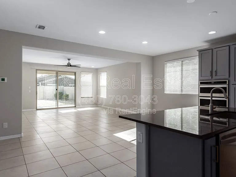 9027 W Missouri Ave — Photo 8