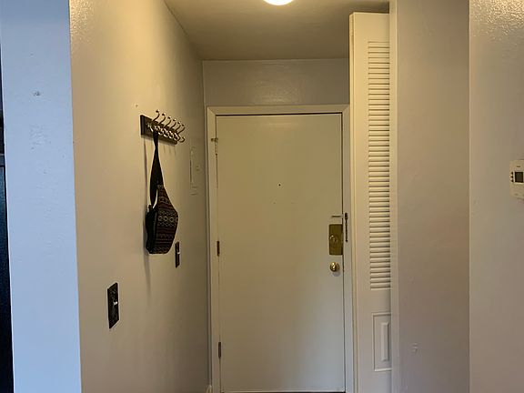 4th image of 813 13th Ave SE #308