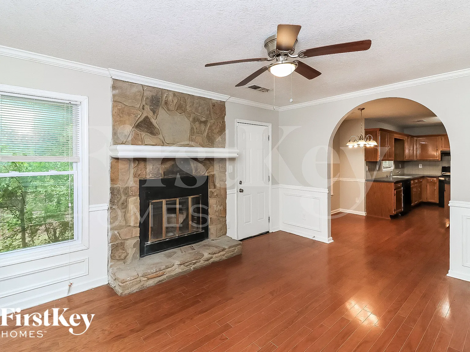 3 bed, 2.0 bath, 1938 sqft, $2,415 — Photo 4