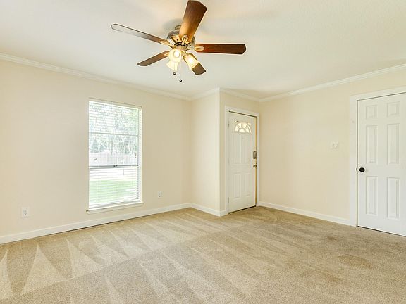 4th image of 310 Dogwood St