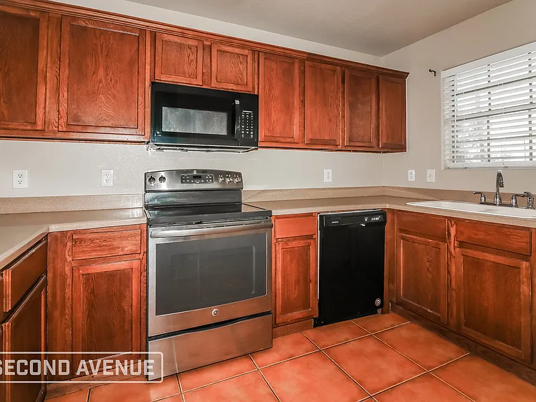 5541 Candace St — Photo 8