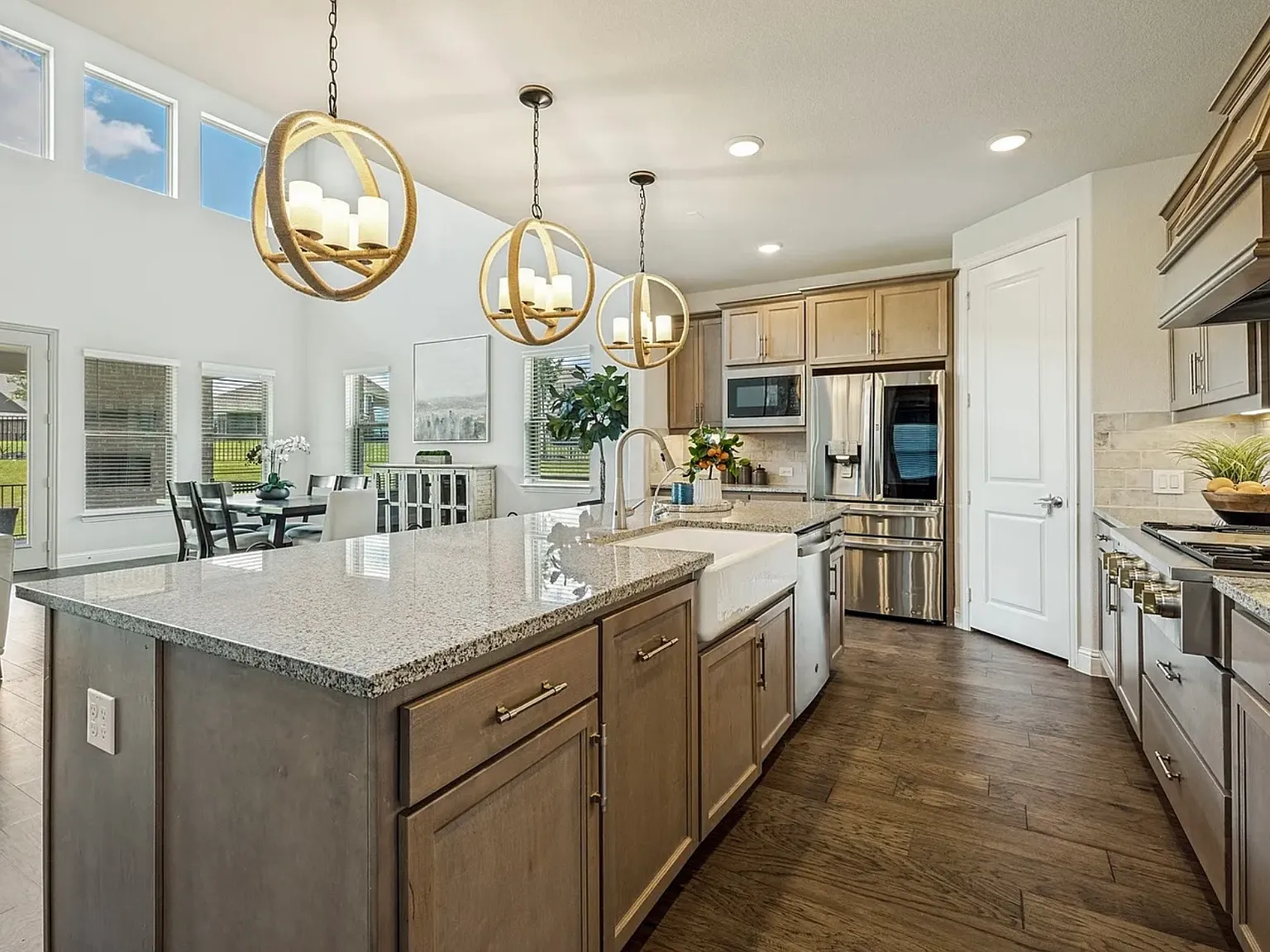5 bed, 4630 sqft, $4,400 — Photo 4