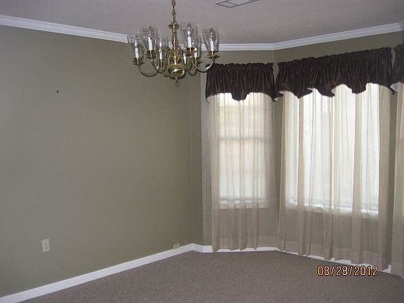 3rd image of 110 E Shadow Ln