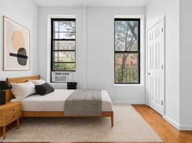 31 Saint Marks Pl, New York, NY