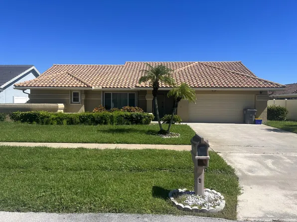 6039 Sunberry Cir, Boynton Beach, FL 33437