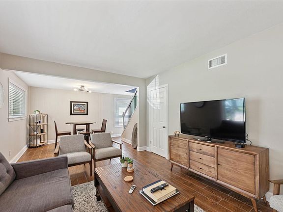 2nd image of 1001 Sanders Dr