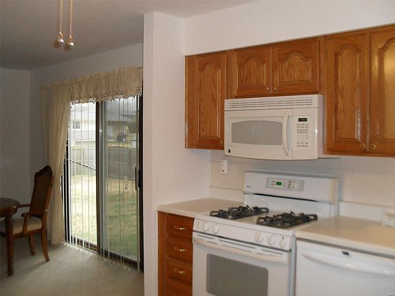 3rd image of 4857 Laurier Dr