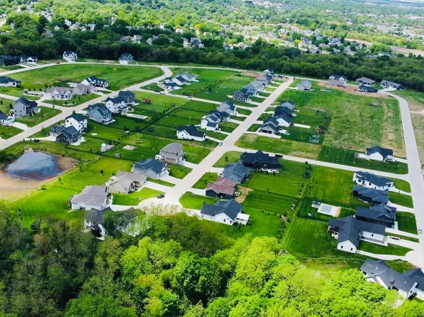 384 Linda Ln, Riverdale, IA 52722