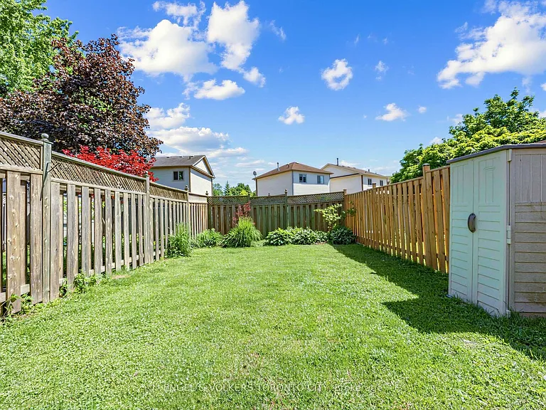 15 Fulton Cres — Photo 31