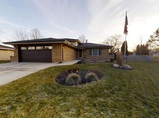 1549 Richards Ave, Downers Grove, IL 60516