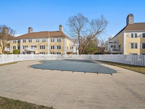 1 Riverview Blvd APT 8-207, Methuen, MA 01844