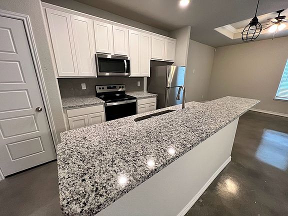 3rd image of 922 Country Club Dr #A
