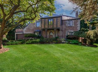 68 Village Rd, Manhasset, NY 11030