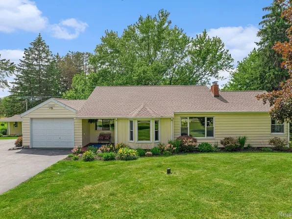 11076 Linden Rd, Linden, MI 48451