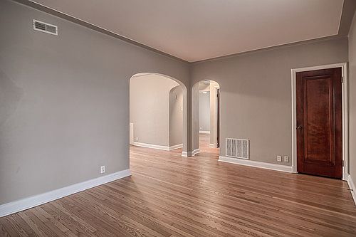 3rd image of 5747 Chippewa St APT 1E