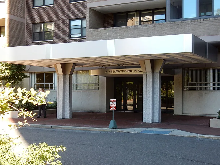 2 Hawthorne Pl #9G — Photo 15