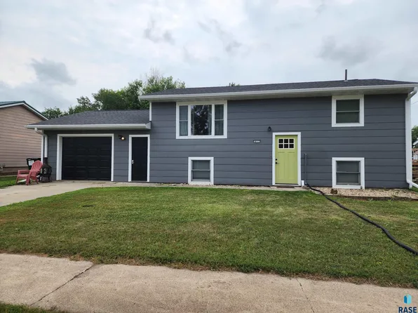 417 E Drake Ave, Salem, SD 57058