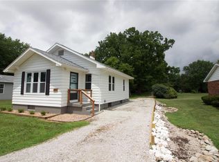 304 Gladys Ave, Godfrey, IL 62035