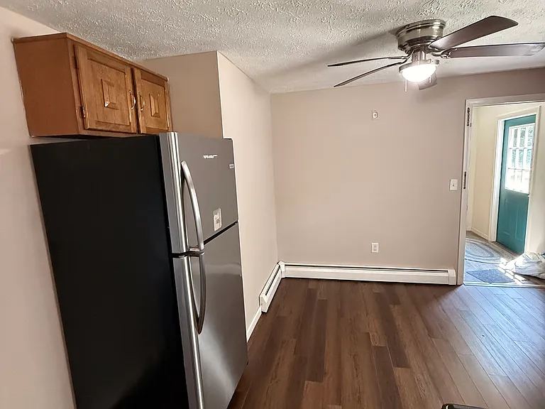 1081 Blue Hills Ave #B — Photo 8