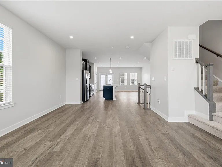1550 Adamson Way — Photo 14