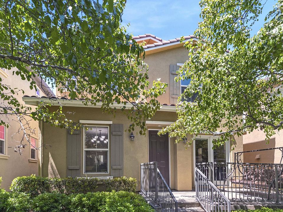 1st image of 233 Meadow Pine Pl