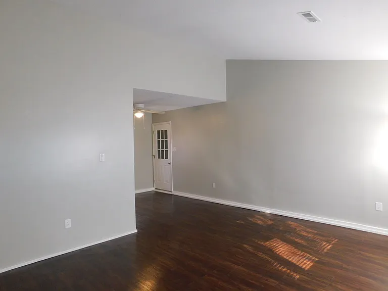 605 Hayden Ct — Photo 6
