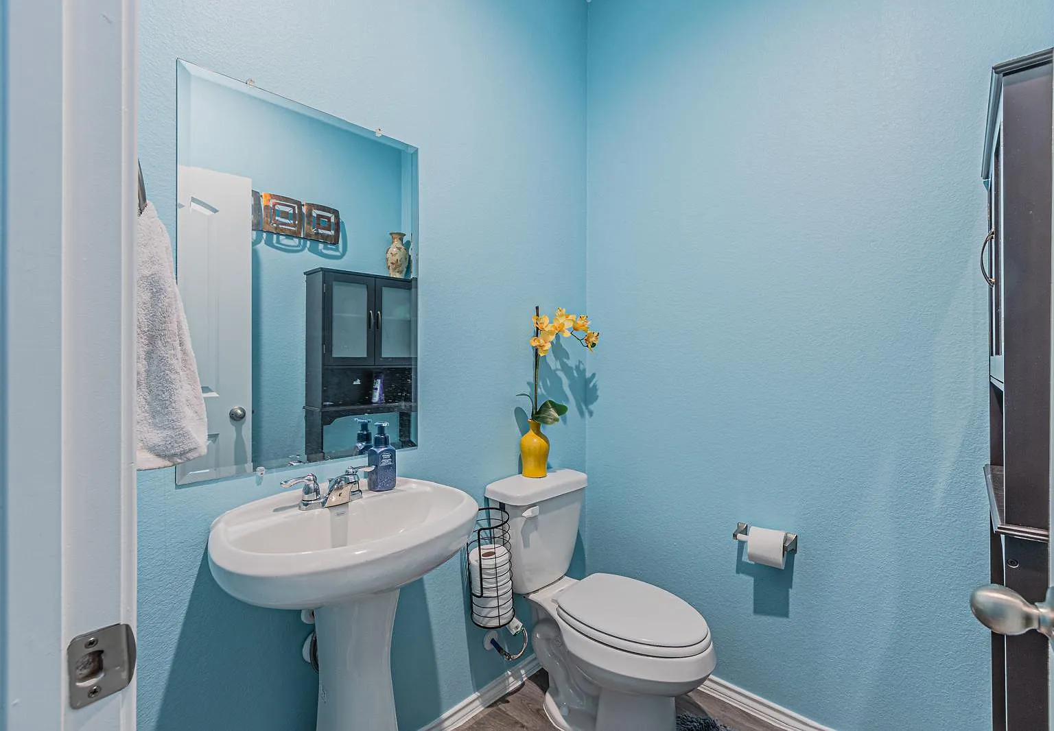 3 bed, 1.5 bath, 2200 sqft, $910 — Photo 4