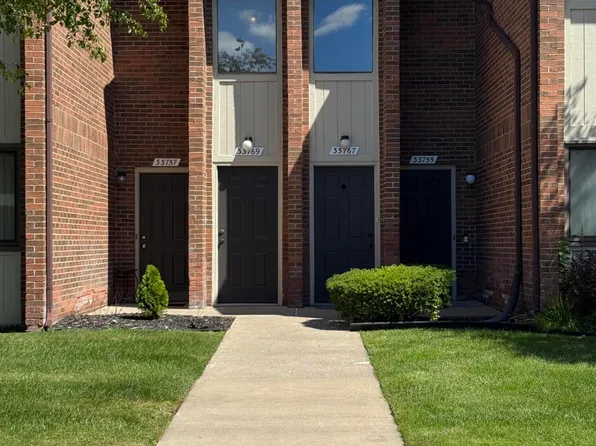 33769 Pondview Cir #59, Livonia, MI 48152