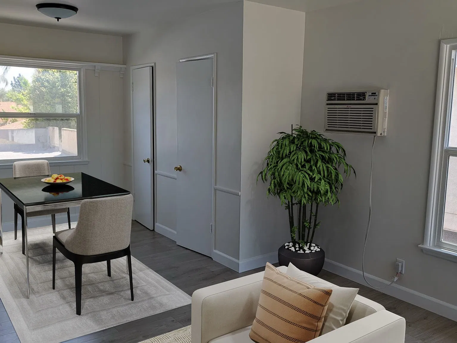 5750 Whitsett Ave — Photo 3