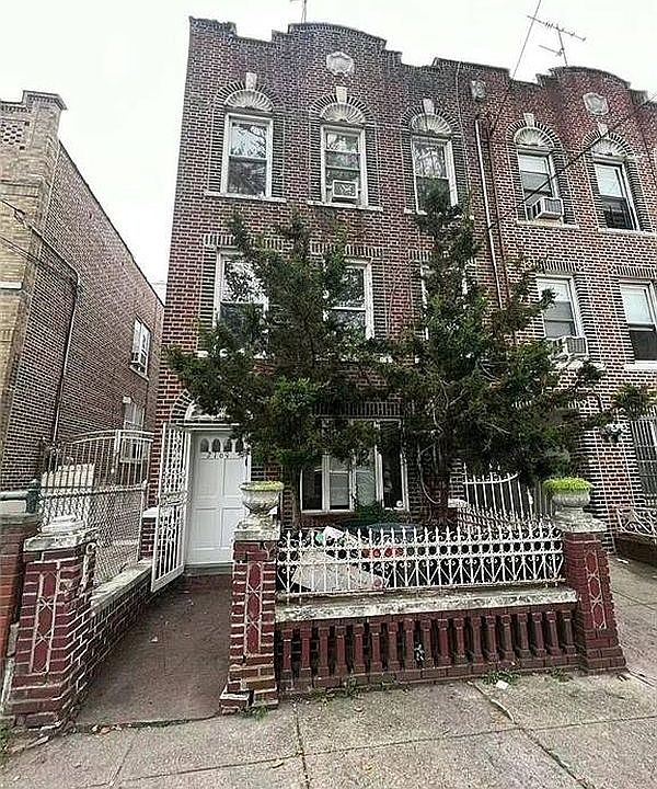 1st image of 2169 W 6th St