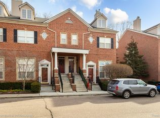 16962 Farmington Rd, Livonia, MI 48154