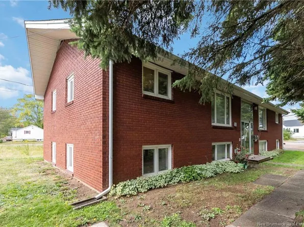 92 Pacific Ave, Moncton, NB E1E 2G3