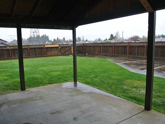 4th image of 10700 NE 65th St