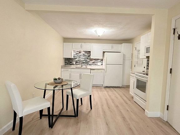 5th image of 12 Strawberry Bank Rd APT 11