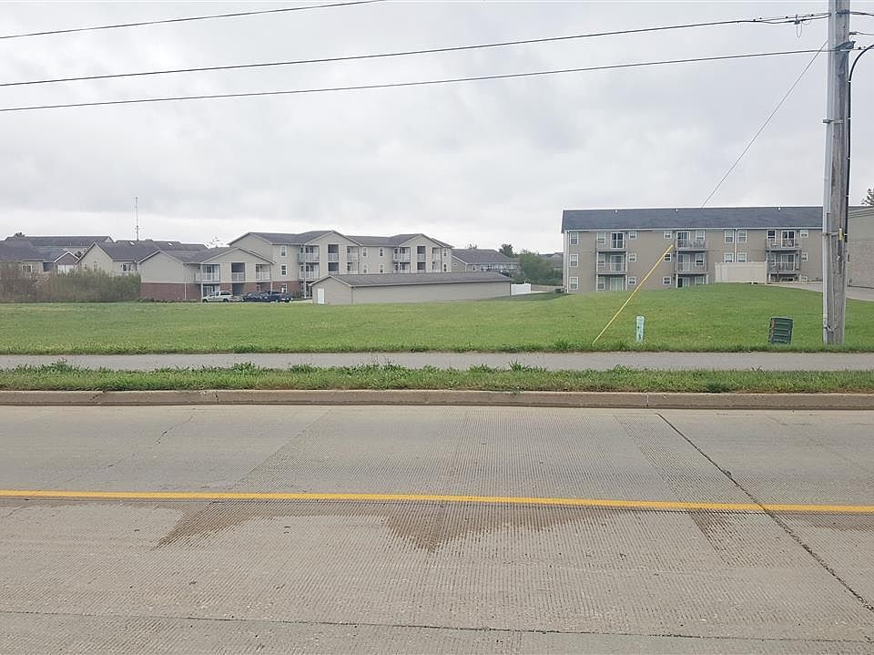 2nd image of 701 N Cummings Ln