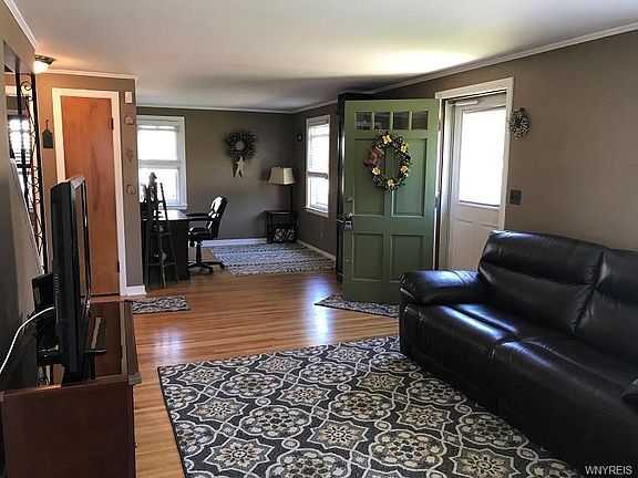 3rd image of 240 Chamberlin Dr