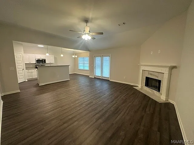 444 Country Club Dr — Photo 3