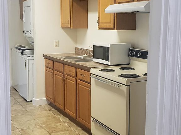4th image of 534 Troy St