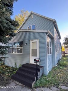 515 N 7th St, Grand Forks, ND, 58203