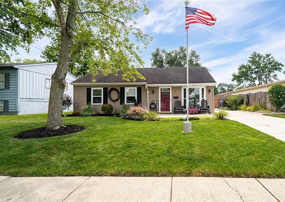 1st image of 120 Rose Ln